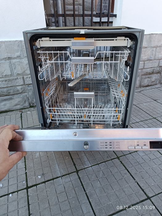 Съдомиялна miele за пълно вграждане