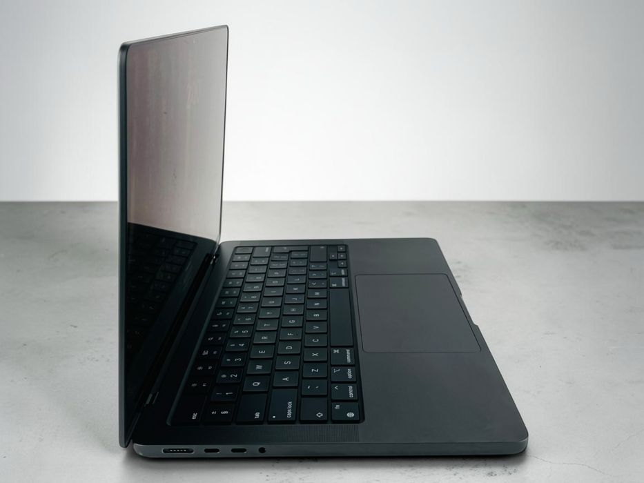 KATO НОВ! MacBook Pro 14" 2024 M4 Pro с 14C/20G 24RAM 512SSD Гаранция!