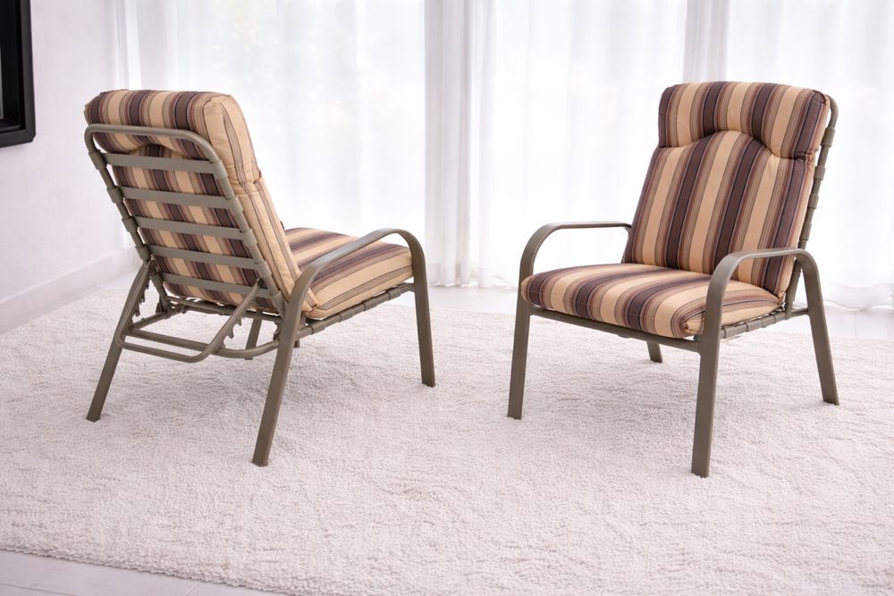 Vand masa lemn plus 8 scaune terasa si 4 tabureti