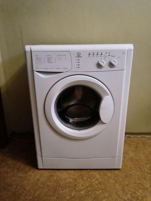 Продам стиральную машинку indesit