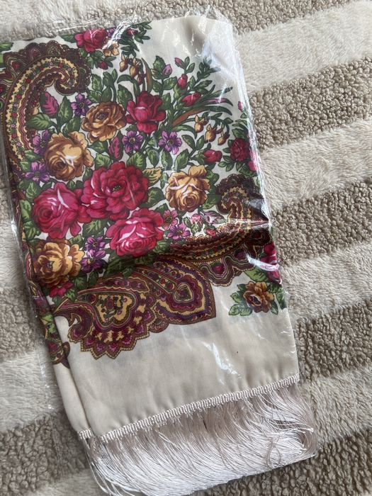 Платок  новый продам красивый