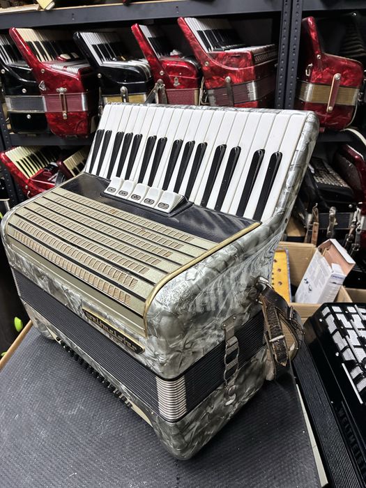 Acordeon nemtesc Weltmesiter cu 48 de basi