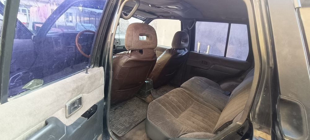 Автомобиль джип ждип