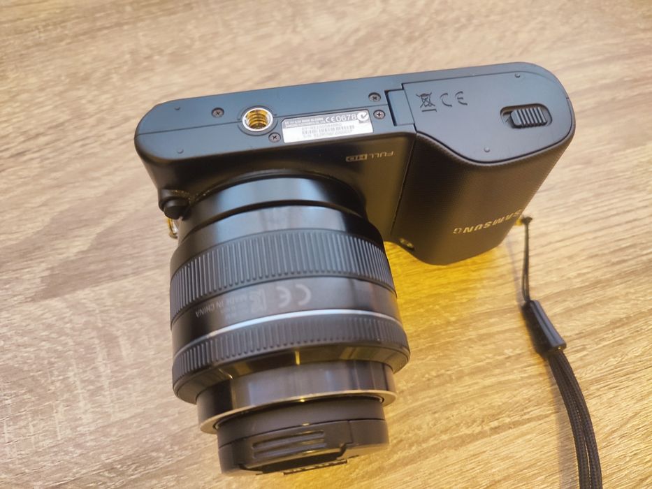 Samsung NX2000 cu obiectiv defect