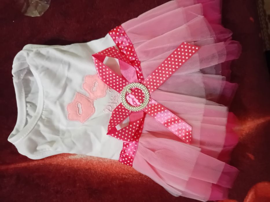 Vând urgent rochiță pentru cățelușa