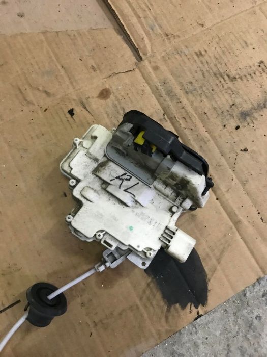 брава врата Ауди А4 б6 б7