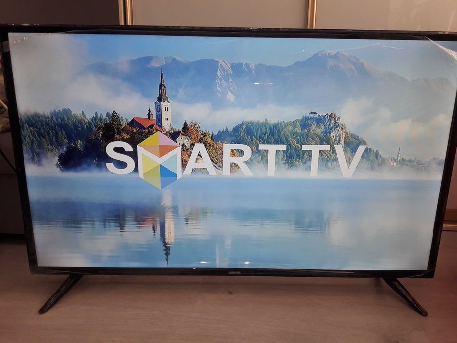 Телевизор Samsung, диагональ 145 см (55 дюймов)