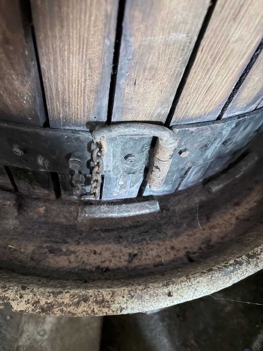 presa de struguei veche in stare de functiune de capacitatea de 800 litri