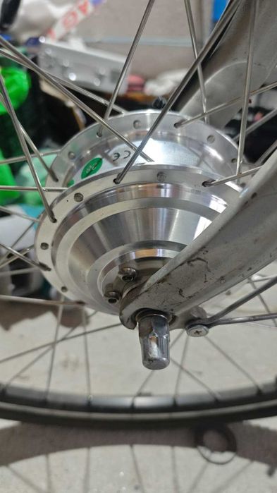 Roata bicicleta electrica pentru fata cu moror electric si mufa cu 7 pini 28 inch