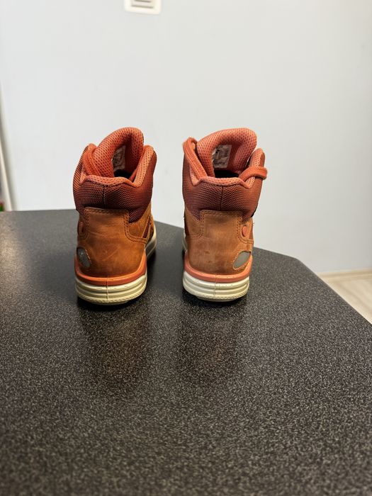 Топли зимни боти ecco