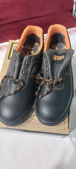 Мъжки работни обувки,нови, номер 44 - два чифта.Цена за всеки  15 евро