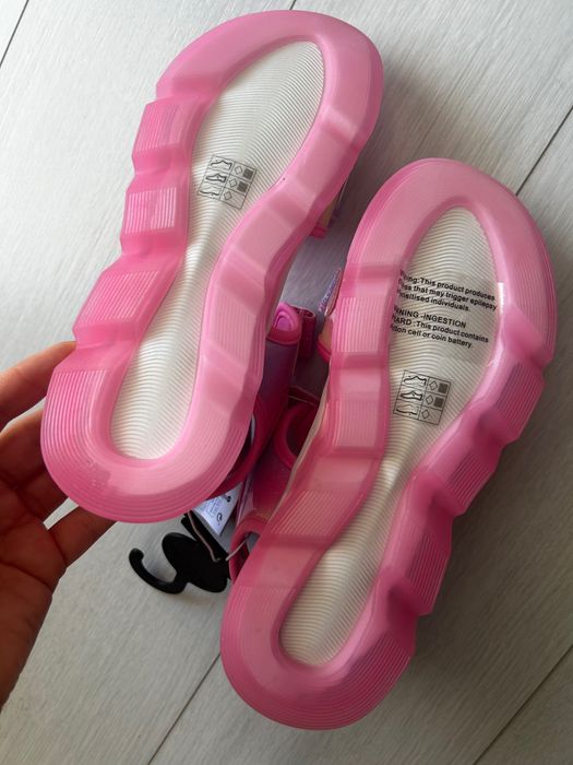 Светещи сандали за момиче