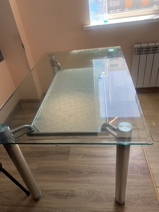 Стол стеклянный 130х90