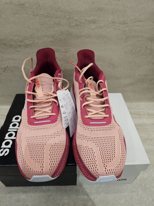 Чисто нови маратонки Adidas Nova Run X