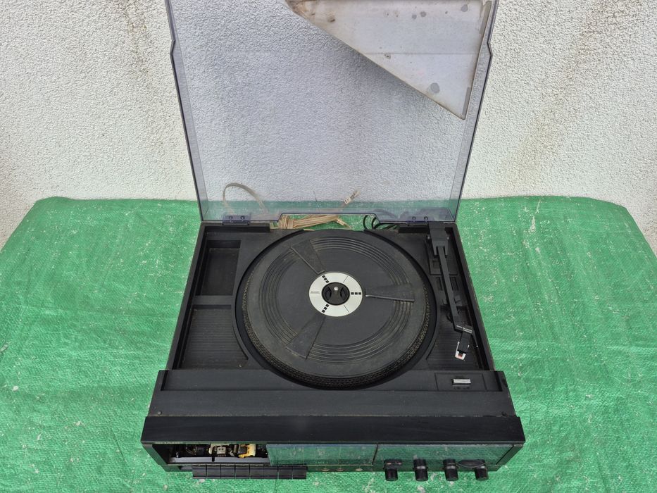 SHARP STEREO MUZIC CENTER model no . SH 33 H (BK) made in Taiwan
