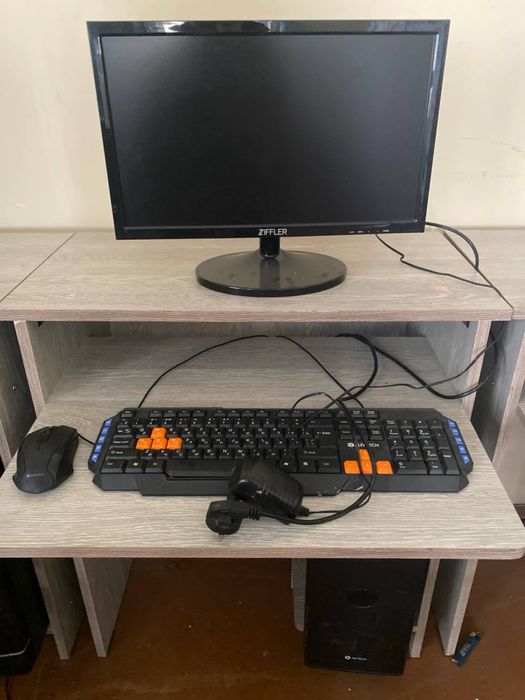 Srochna sotiladi ofisnoy mebellar stol stul partalar kompyuterlar