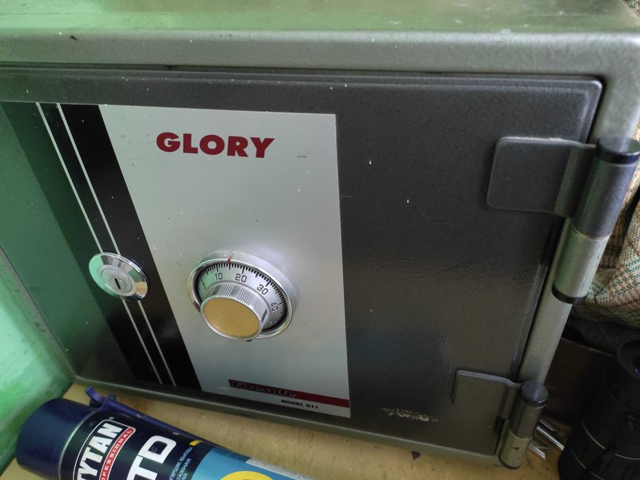 Сейф металлический  GLORY c механическим замком