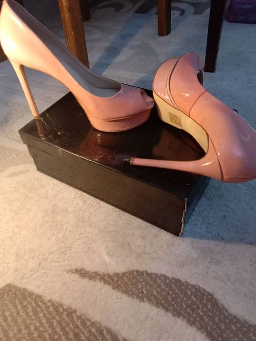 Продаю новые туфли