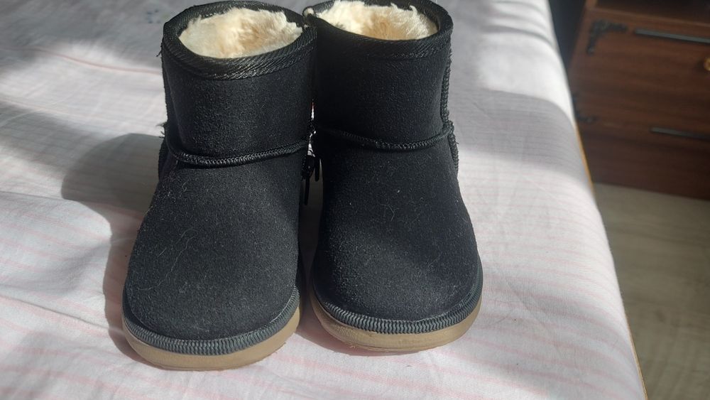 Продам детские угги. Размер 23.