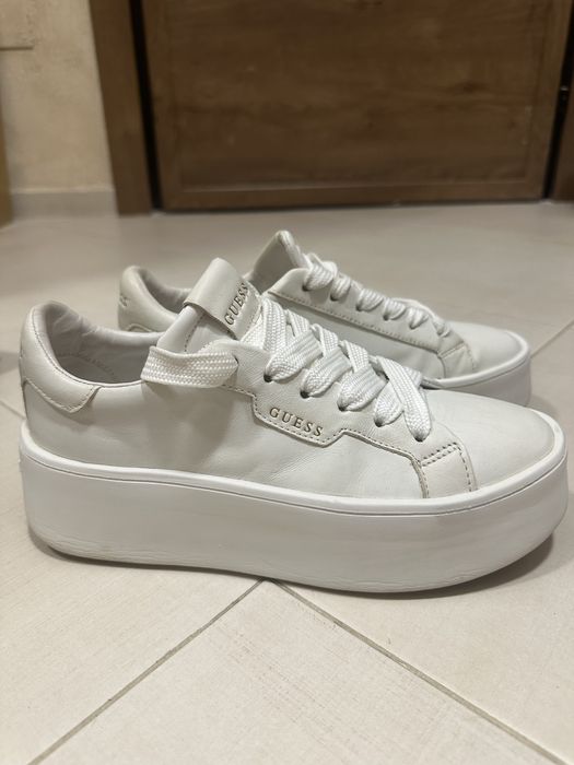 Дамски кецове Guess естествена кожа