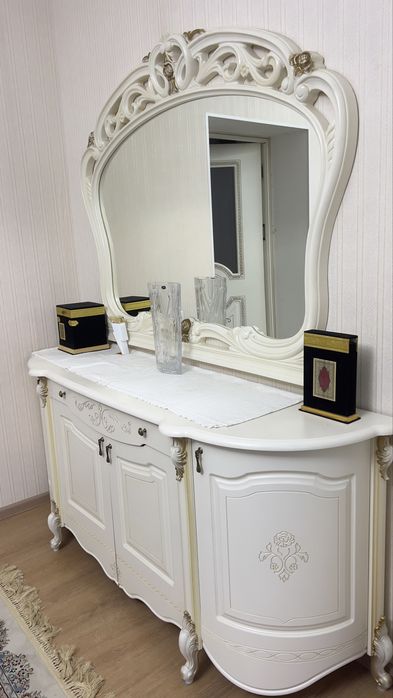 Шкаф горка и зеркало с подставкой