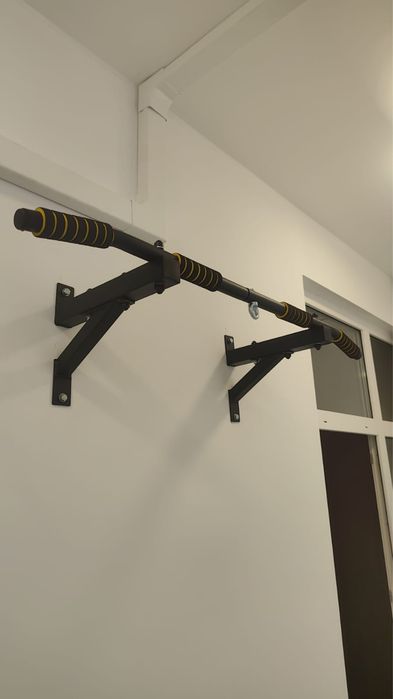 Турник настенный для дома