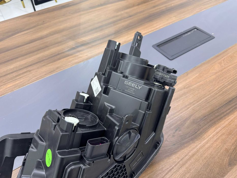 Geely Coolray Фара правая