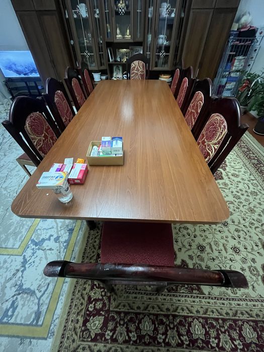 Стол и стулья сатылады!