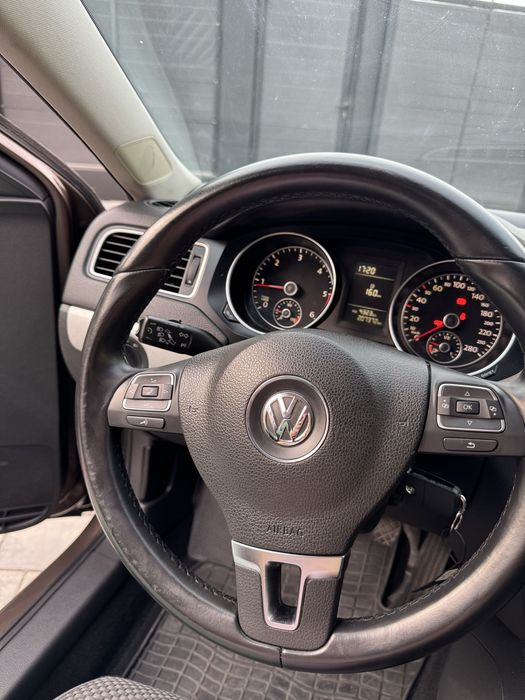 VOLKSWAGEN Jetta 2011 — imagine 5