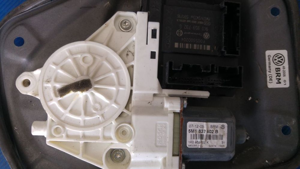 motoras macara dreapta fata vw golf 5 plus 5m1837402b