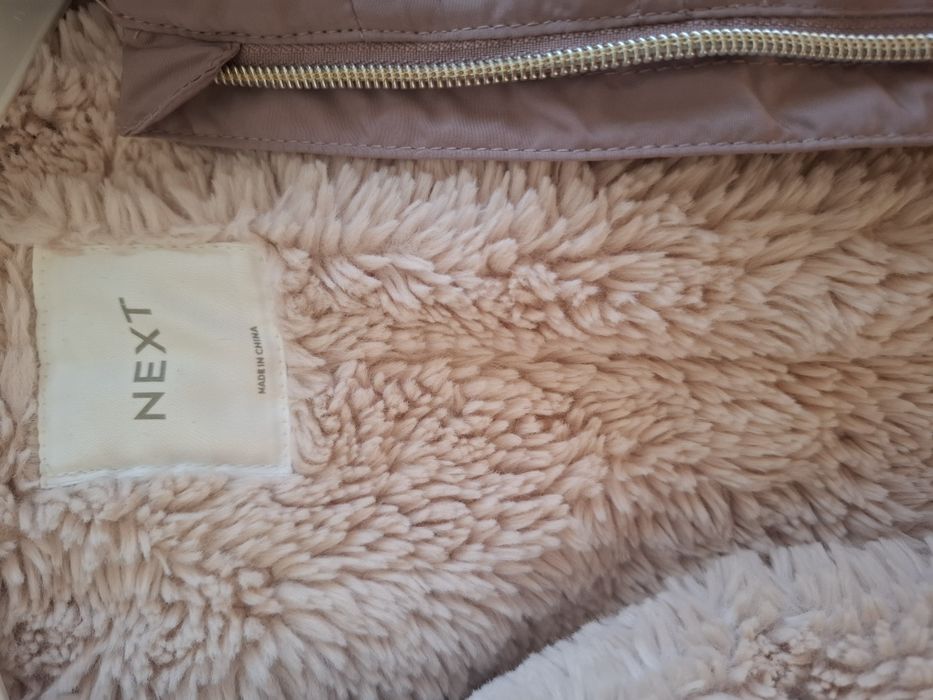 Яке за момиче Next