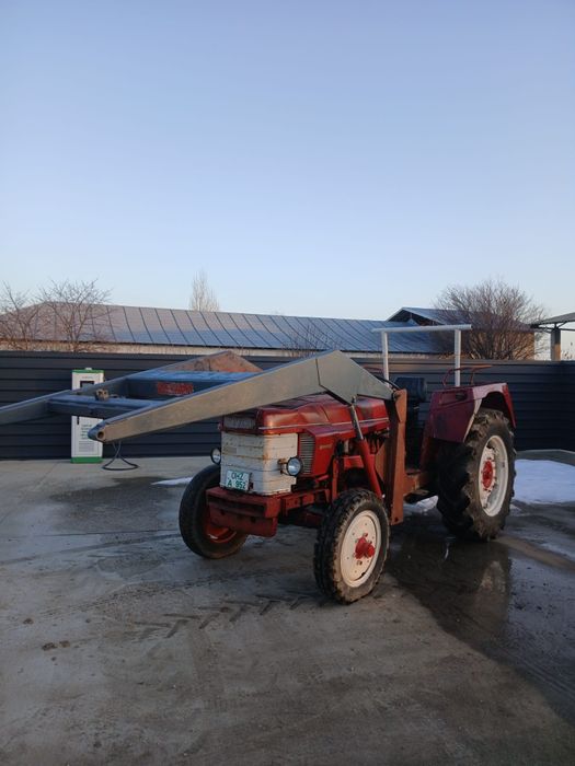Tractor cu încărcător frontal 60 cp 4cilindri Renault 3700 euro