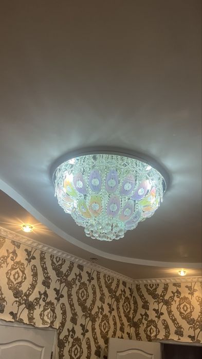 2 люстры + 10 маленьких светильников