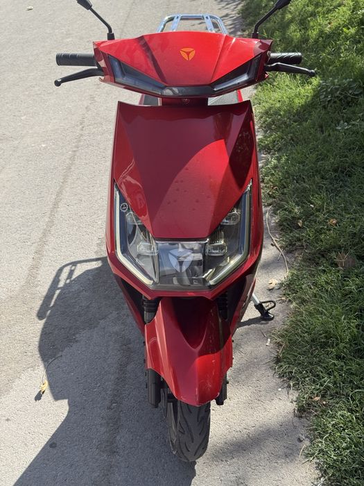 Yadea т5  skuter  red