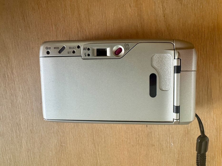 Ricoh R10 – aparat foto compact pe film 35mm, point & shoot
