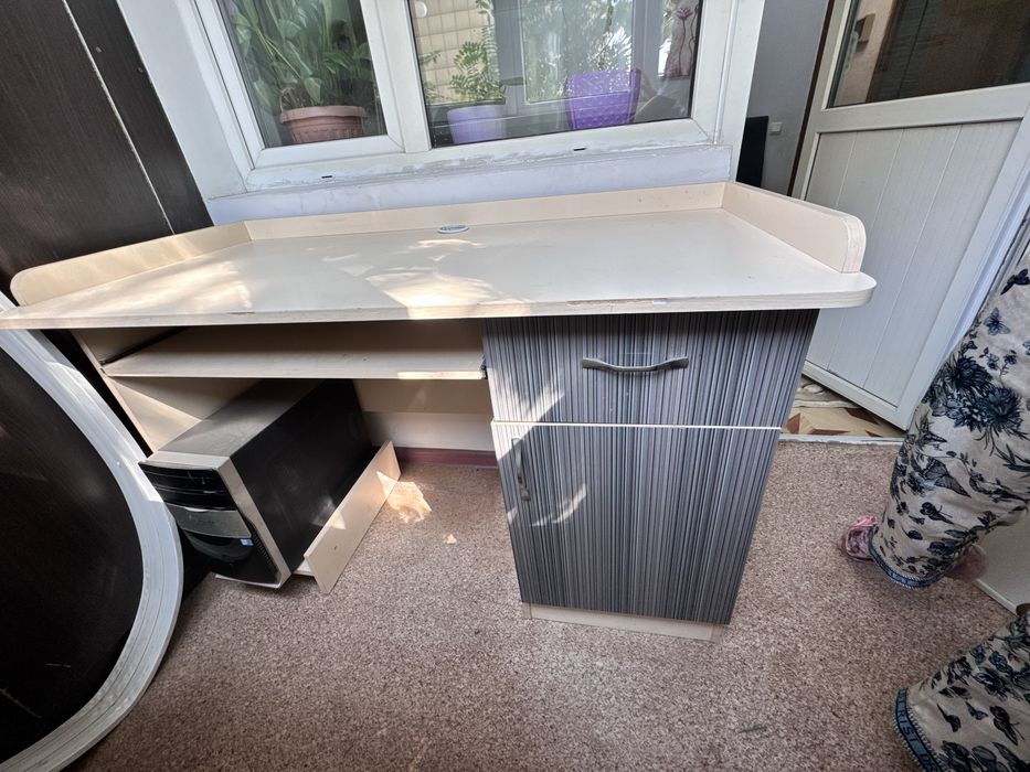 компьютерный шкафчик