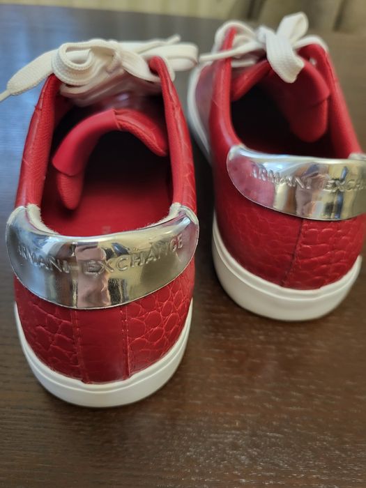 Продам кеды новые