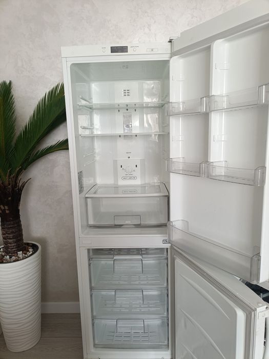 Продаётся холодильник LG