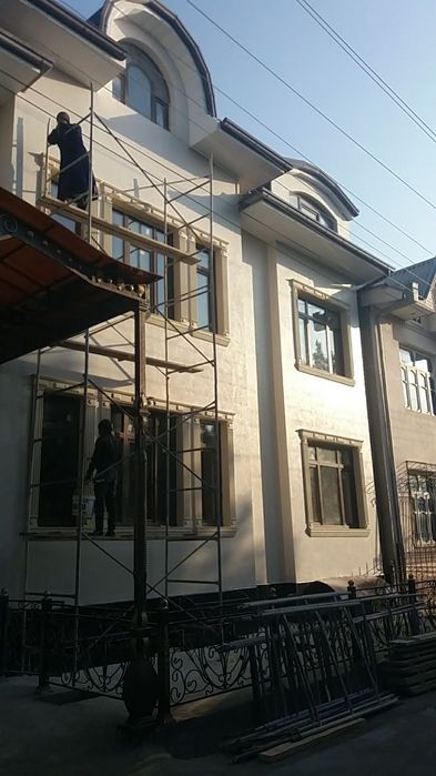 Fasadi Travertin. Milano. Mineralka. Shatlanka cokol