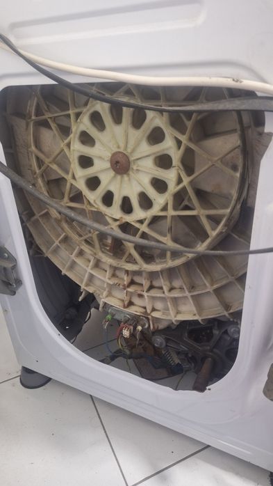 Продам стиральную машину на запчасти