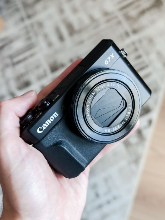Canon G7X Mark II