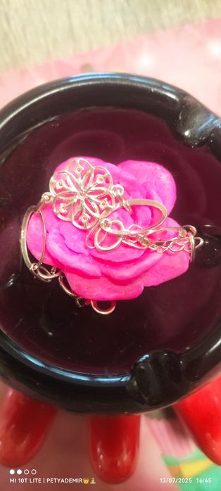 Сребърна гривна цвете с камъчета