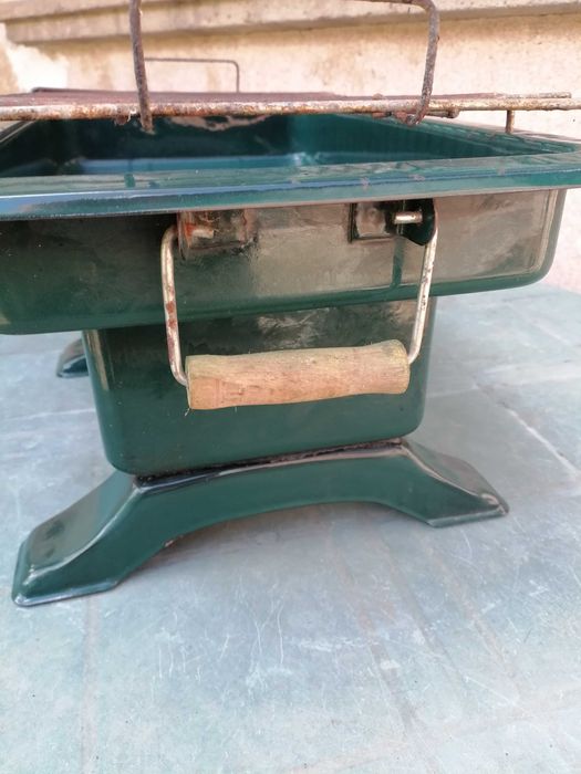 Барбекю на дървени въглища