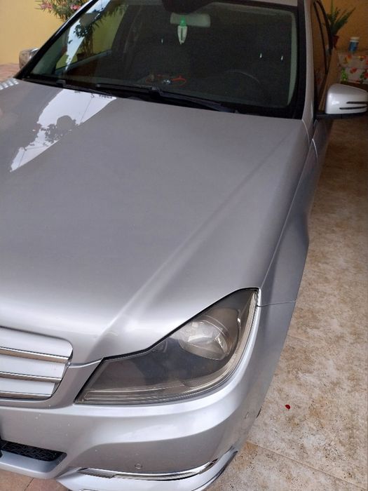 Vând Mercedes C class 220