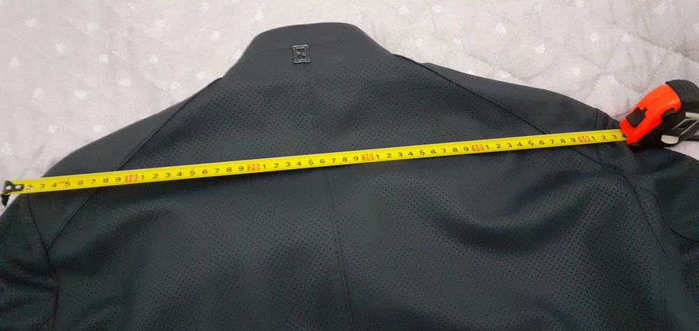 Vand geaca de piele fina, noua cu eticheta