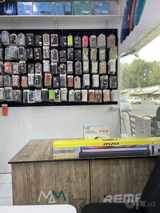 Assalom aleykum telefon ustalari uchun arendaga joy bor