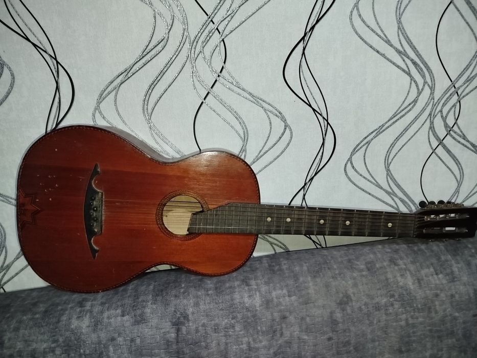 Продам гитару б/у