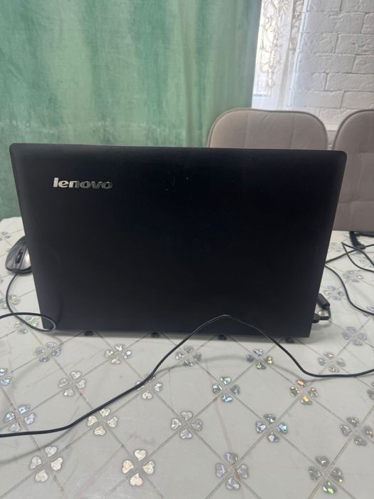 Lenova ноутбук ,цвет черный