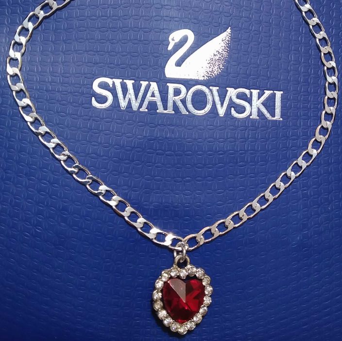 Нова,дамска сребърна гривна с висулка. Различни модели. В кутия.