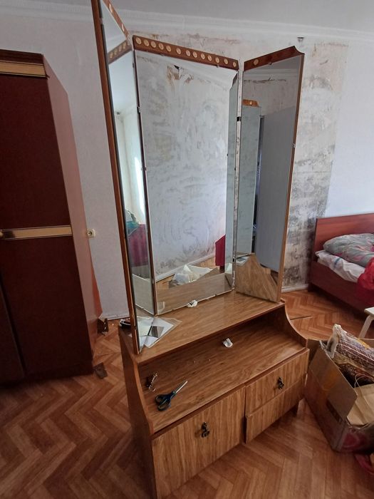 Трюмо зеркало в хорошем состоянии